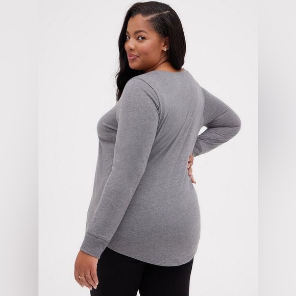 Torrid Girlfriend Gray V-Neck Long Sleeve Tee - Size 3 (3X) - Picture 3 of 9